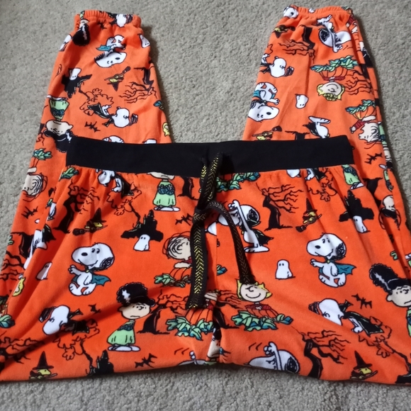 Peanuts Halloween lounge pants/ON HOLD - Picture 5 of 7